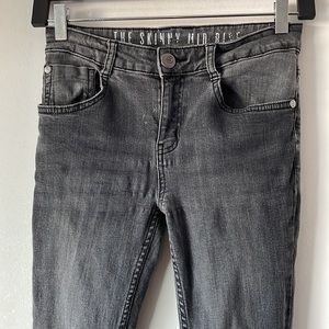 GUC gray distressed skinny mid rise jean